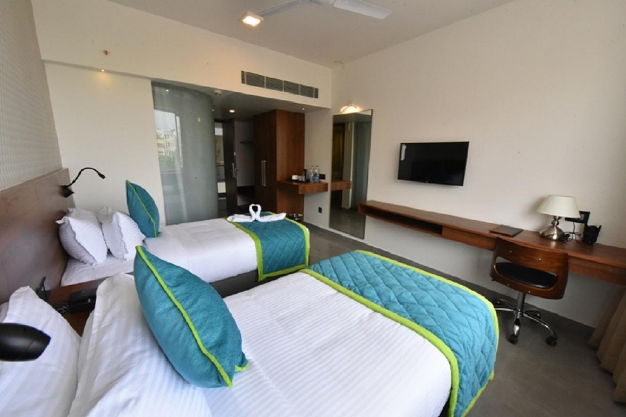 Vivid A Boutique Hotel Tiruchirappalli Exteriör bild