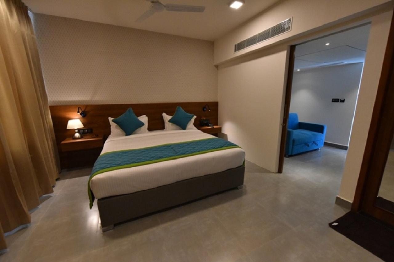 Vivid A Boutique Hotel Tiruchirappalli Exteriör bild