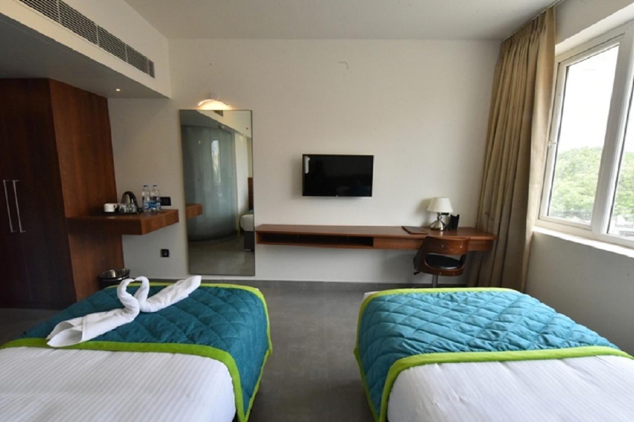 Vivid A Boutique Hotel Tiruchirappalli Exteriör bild